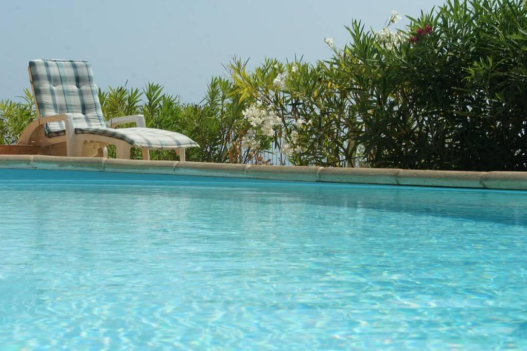 Villa Petale De Rose กาวาแลร์-ซูร์-แมร์ ภายนอก รูปภาพ