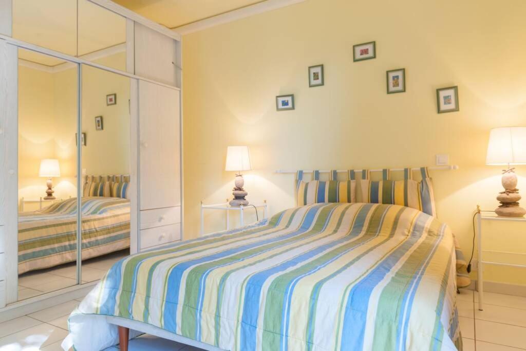 Villa Petale De Rose กาวาแลร์-ซูร์-แมร์ ภายนอก รูปภาพ