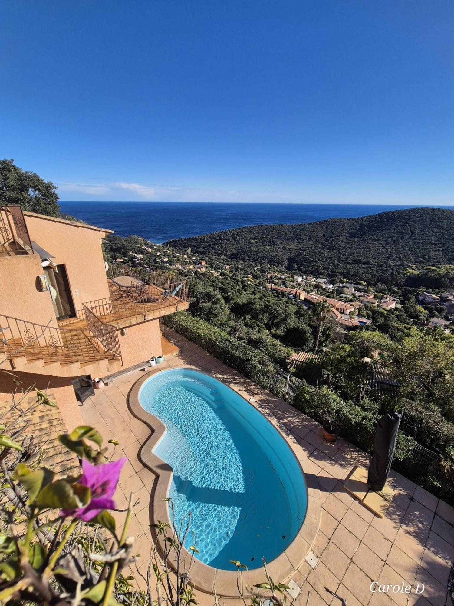 Villa Petale De Rose กาวาแลร์-ซูร์-แมร์ ภายนอก รูปภาพ
